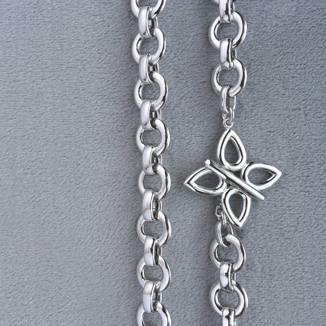 "Cable" necklace in sterling silver with sevilla motif clasp