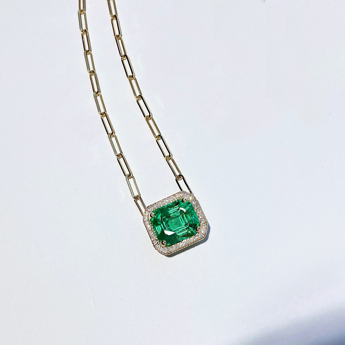 Emerald cut emerald 1.89 cts and diamond 0.13ct frame pendant in yellow gold